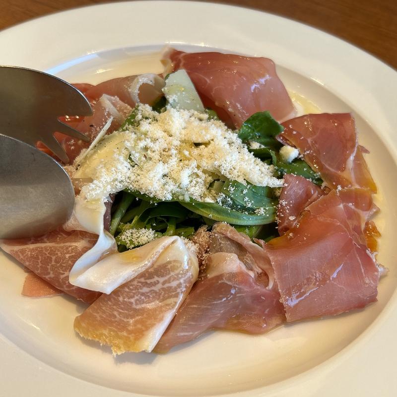 プロシュートとルッコラのサラダ（ハーフ）(La Figlia Del Presidente ラ フィーリア デル プレジデンテ)