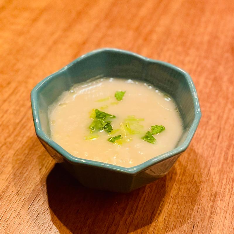 里芋のすり流し　椎茸の旨味出汁と鶏そぼろの茶椀蒸し (美食米門品川港南 Ｗｉｎｅ＆Ｇｒｉｌｌ )