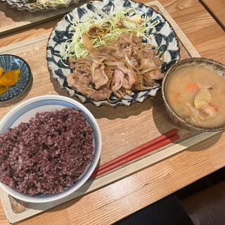 生姜焼き定食＋豚汁(肉屋食堂　太助)