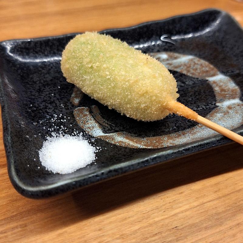 エンドウ豆の串揚げ(焼とりの八兵衛 ソラリアプラザ店)