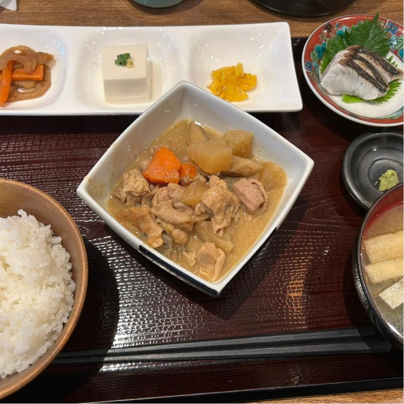 鰆炙り刺身とモツ煮込み(白（はく）)