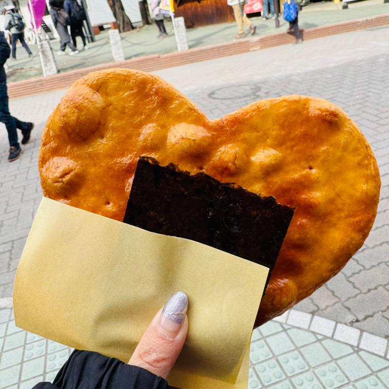 焼きたてせんべい(まるぶつ 長瀞雷神堂)