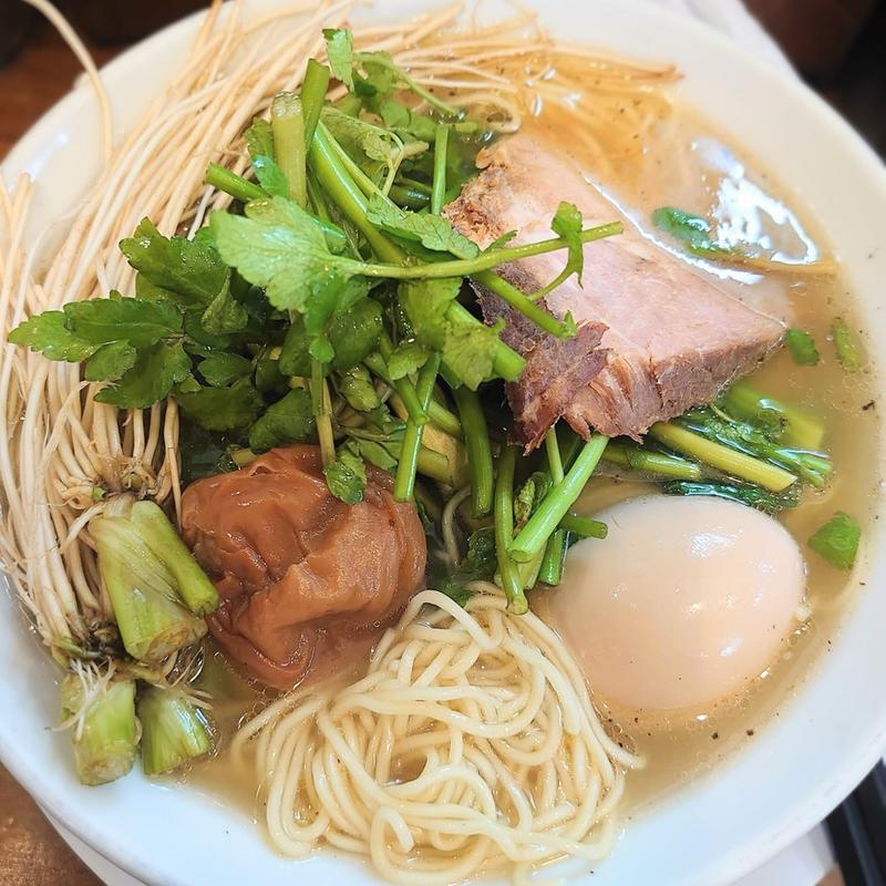 せり塩中華そば 大盛 煮玉子 南高梅(中華そば 一休(イッキュウ))