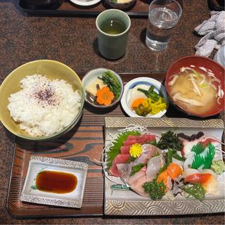 刺身盛り合わせ定食(食事処山下 )