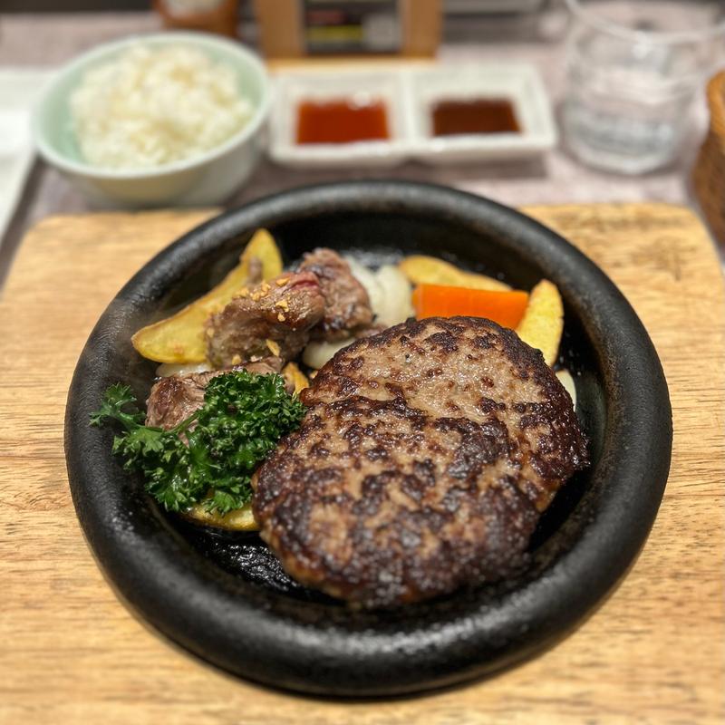 国産牛ハンバーグ&AUS産切り落としヒレステーキ(宮崎ステーキハウス 霧峰 蒲田店)