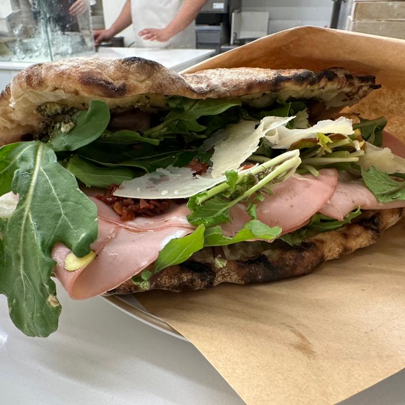 panini C (pasta di mortadella e basilico)(Fakalò pizza gallery)