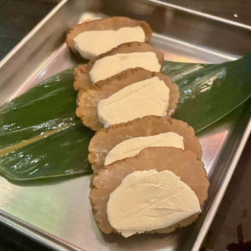 いぶりがっこクリームチーズ(漢方和牛とかき小屋 四喜)