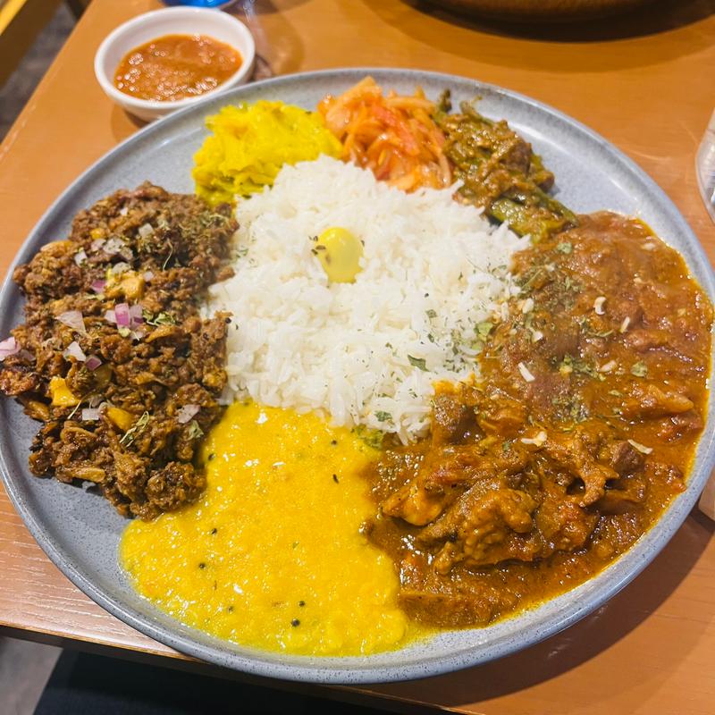 マイルドチキンカレー+ ビーフホタテキーマ(スパイスカレー KERAKU)