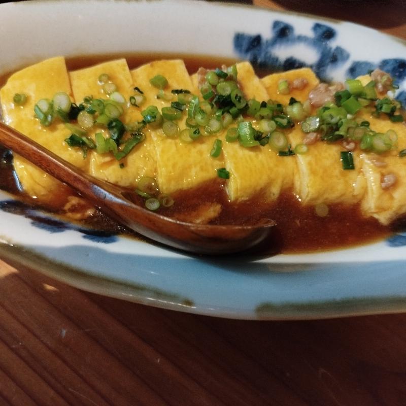 出汁巻き玉子の鶏そぼろ餡かけ(蕎麦前酒場 南口のはんさむ)