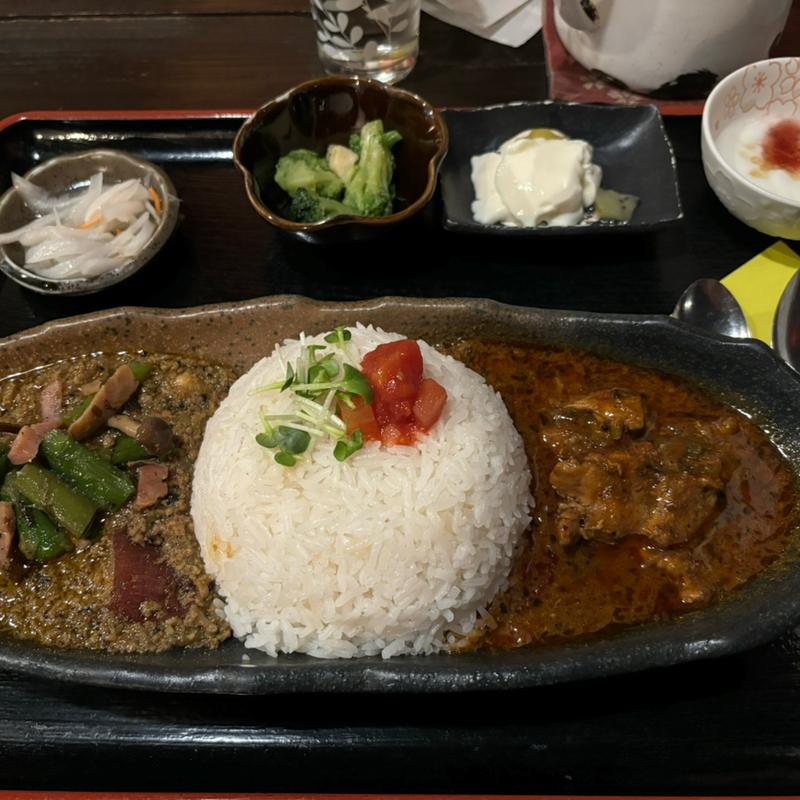 カレー2種盛り(旧ヤム邸 空堀店)