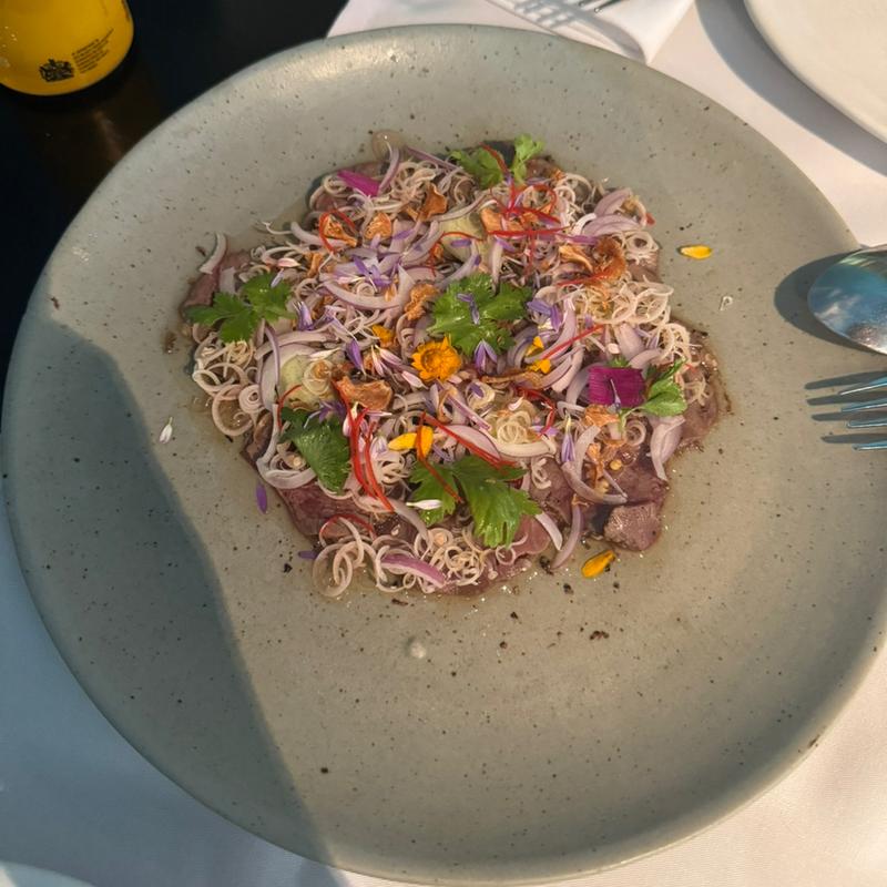 牛肉のサラダ(Issaya Siamese Club)