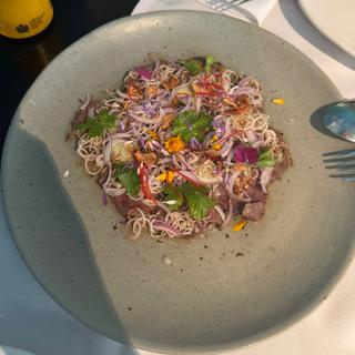 牛肉のサラダ(Issaya Siamese Club)