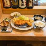 ロース＆カキフライ
(御飯・漬物・豚汁・一品付)(酒肆(しゅし) 門)