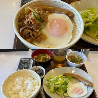 牛・小鉢・ソーセージ朝食・並