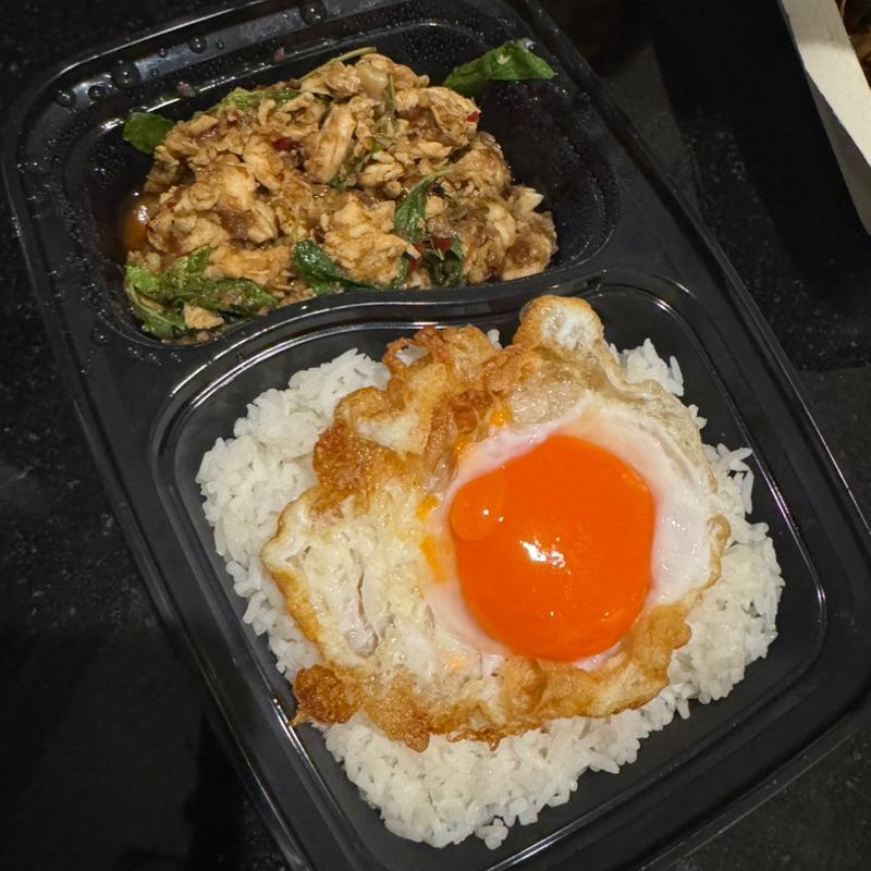 ガパオ(EMsphere Platinum Lounge)