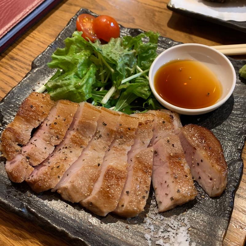 キビまる豚のロースステーキ(オキナワ酒場波平てりとりー)