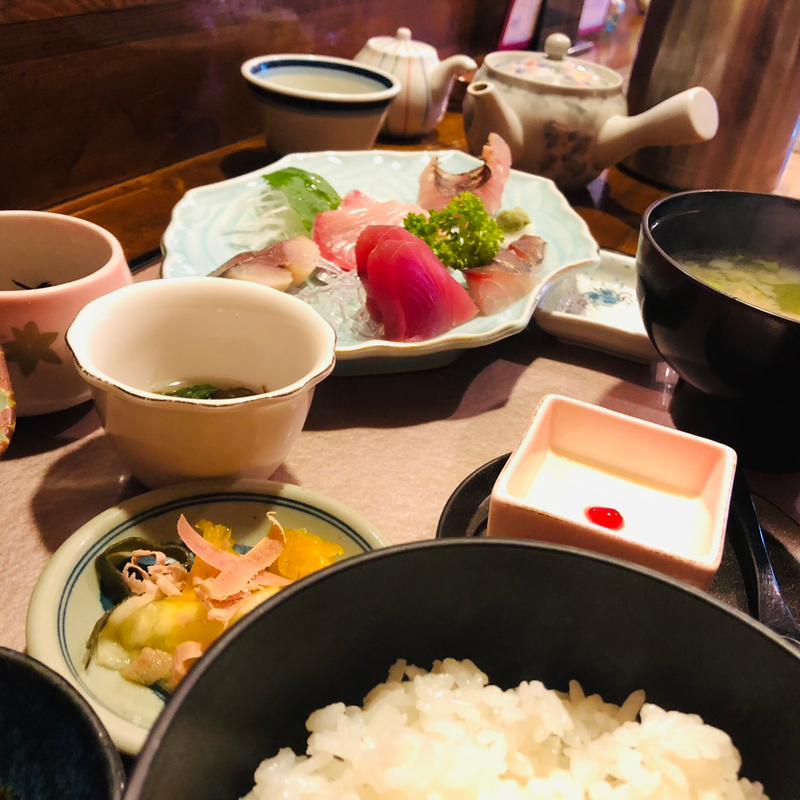 枕崎地魚さしみ定食（上）(魚処 まんぼう )