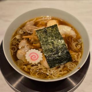 肉・海老醤油わんたん麺(黒)(Ramen Kurumu)