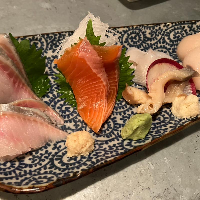 刺身の盛り合わせ(酒縁酒場・屯々)