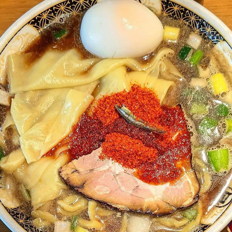 味玉煮干しラーメン 味濃いめ 10辛 麺大盛 一反麺増し(すごい煮干しラーメン凪 池袋西口店)