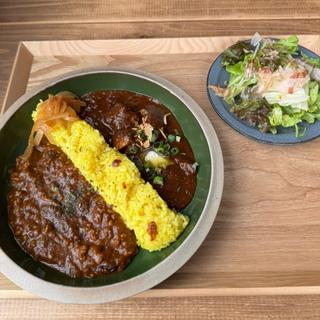 ダブルカレー(キーマカレー＆溶かしバターのペッパーポークカレー)(カレーとお酒 蕾)