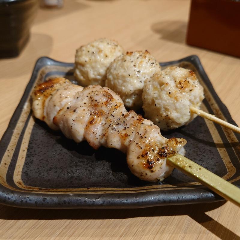 つくね（塩・タレ）＆かしわ（塩・タレ）(炭火焼鳥 暖)
