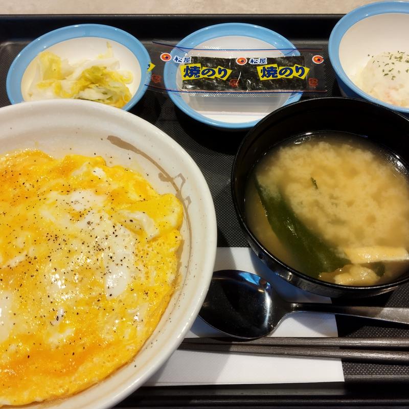 とろっとたまご丼 ライス並盛、ポテサラ(松屋 青砥店)