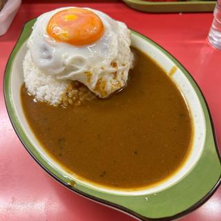 ハンバーグ目玉焼きカレー(シュクリア)