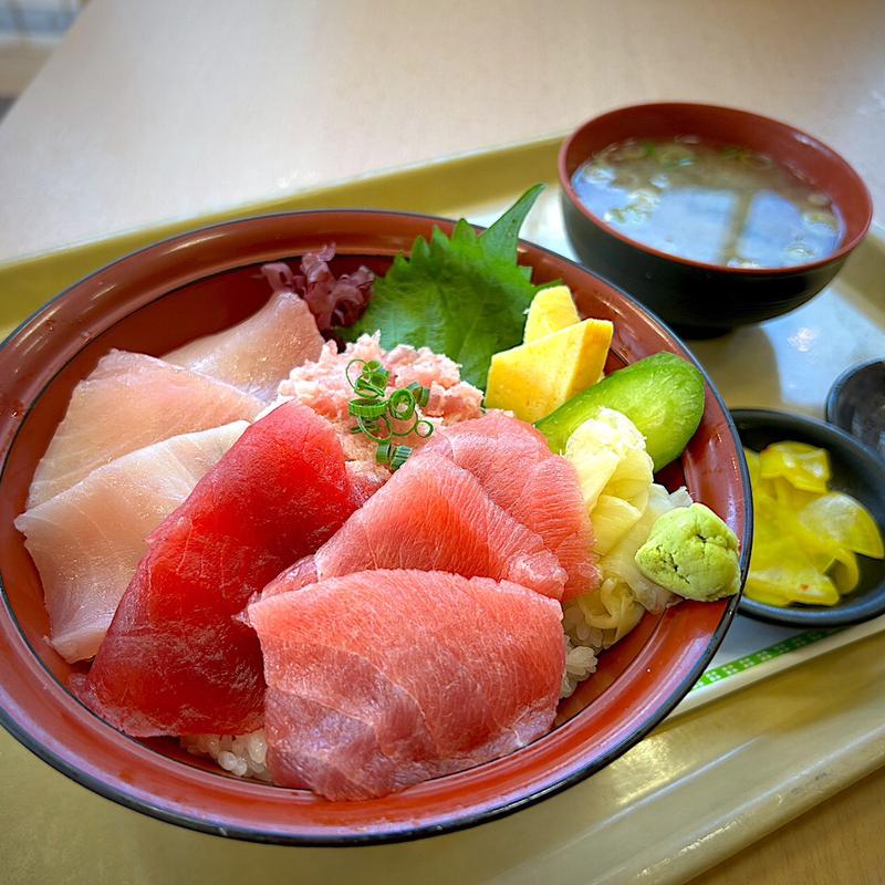 豪華まぐろづくし丼(玉浦・海鮮丼 魚がしら)