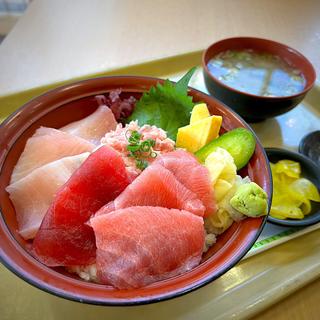 豪華まぐろづくし丼(玉浦・海鮮丼 魚がしら)