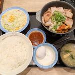 サムギョプサル風極厚豚バラ焼肉定食 生玉子(松屋 祖師谷大蔵3丁目店)