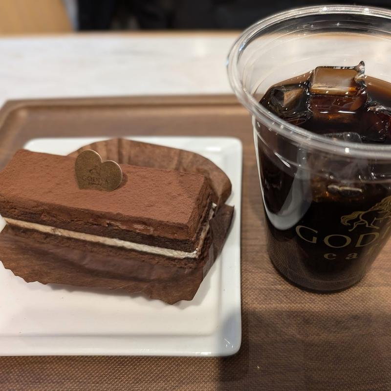 ショコラティラミス(GODIVA café Minatomirai（ゴディバ カフェ みなとみらい）)