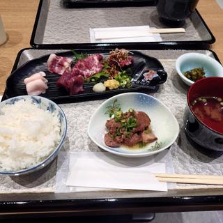 馬刺定食(馬肉料理 菅乃屋 阿蘇くまもと空港店（フードコート）)