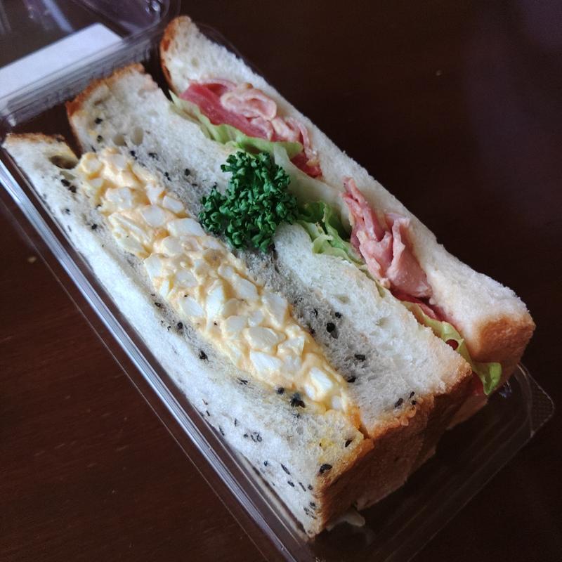 BLT&卵サンド(パン工房 HiroNeige)
