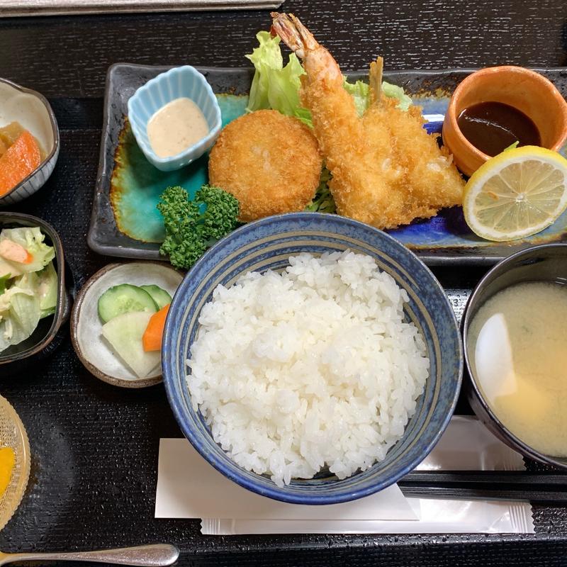 自家製カニコロッケとフライ定食(（有）魚松)
