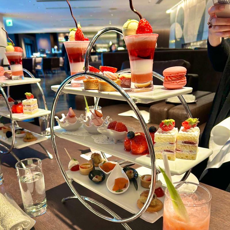 苺のアフタヌーンティー(ゼックスウエスト ザ バー)