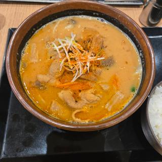 北海道味噌もつ煮ラーメン(酒々井パーキングエリア 上り ショッピングコーナー （シスイパーキングエリア ノボリ ショッピングコーナー）)