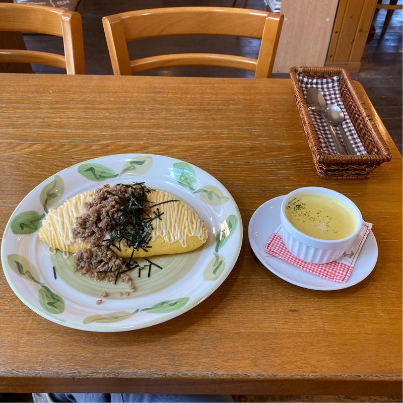 マヨそぼろオムライス Mサイズ(サラダorスープ、ドリンク付)(みるくカフェ )