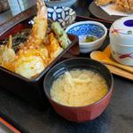 遊膳名物具だくさんびっくり天重