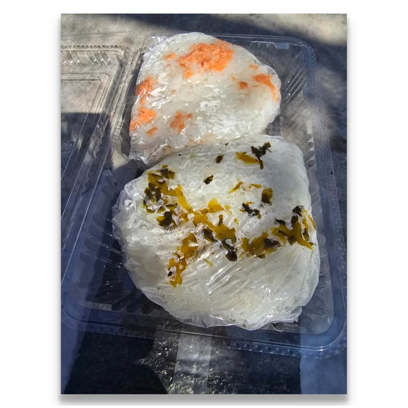 おむすび(鮭＋からし高菜)(市川市動植物園「GARDEN OASIS（ガーデンオアシス）」)