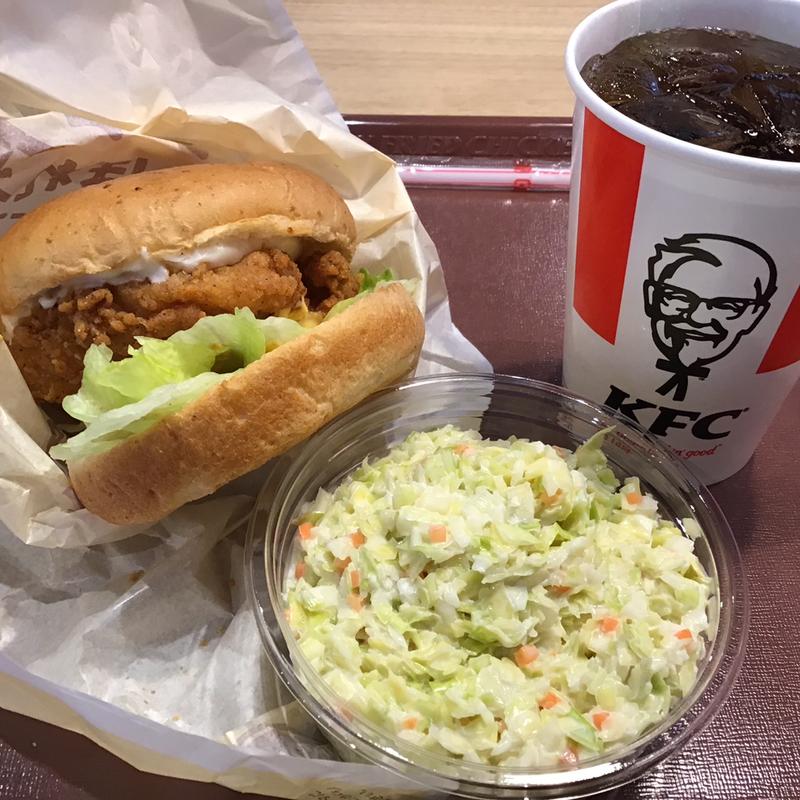 チキンフィレサンド＋コールスローサラダ(ケンタッキーフライドチキン仙台鶴ケ谷バイパス店)