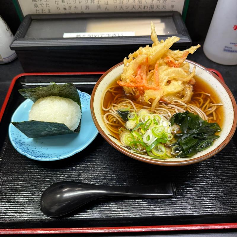 かき揚げそば　おにぎり(助六そば)