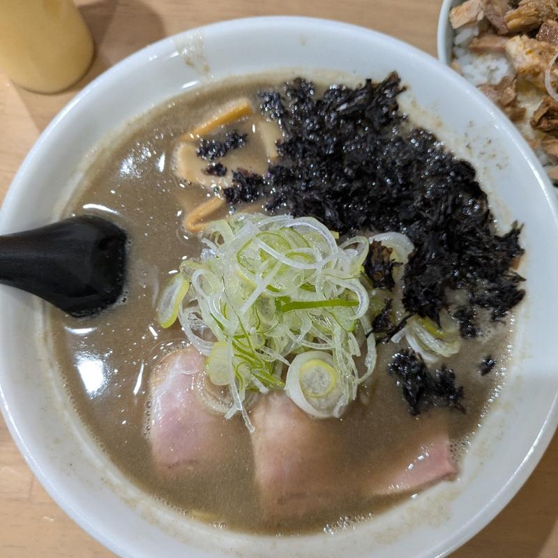 ニボデビル（煮干し）(MONCHAN RAMEN SHUN （モンチャン ラーメン シュン）)
