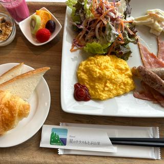 朝食