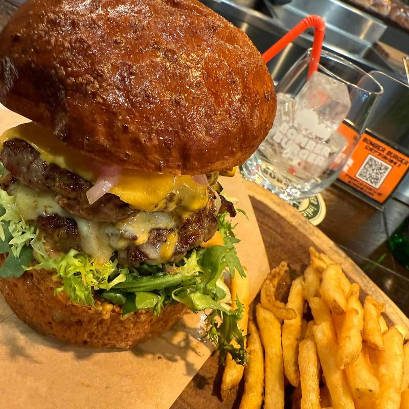 チーズバーガー(ダブル)のセット(BOMBER BURGER)