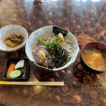 二色しらす丼