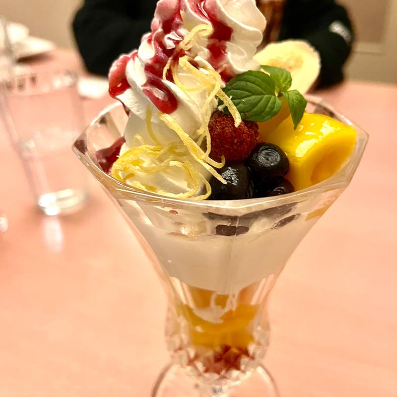 フルーツパフェ(カフェレストラン ポン・ヌフ)