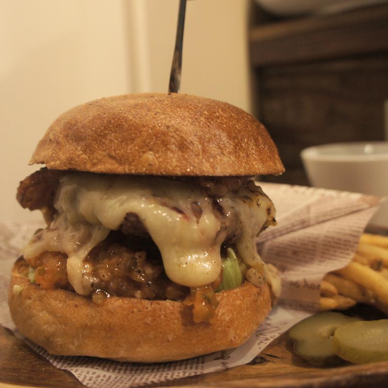 バリネスペッパージャックベーコンチーズバーガー(Jack37Burger （ジャックサンナナバーガー）)