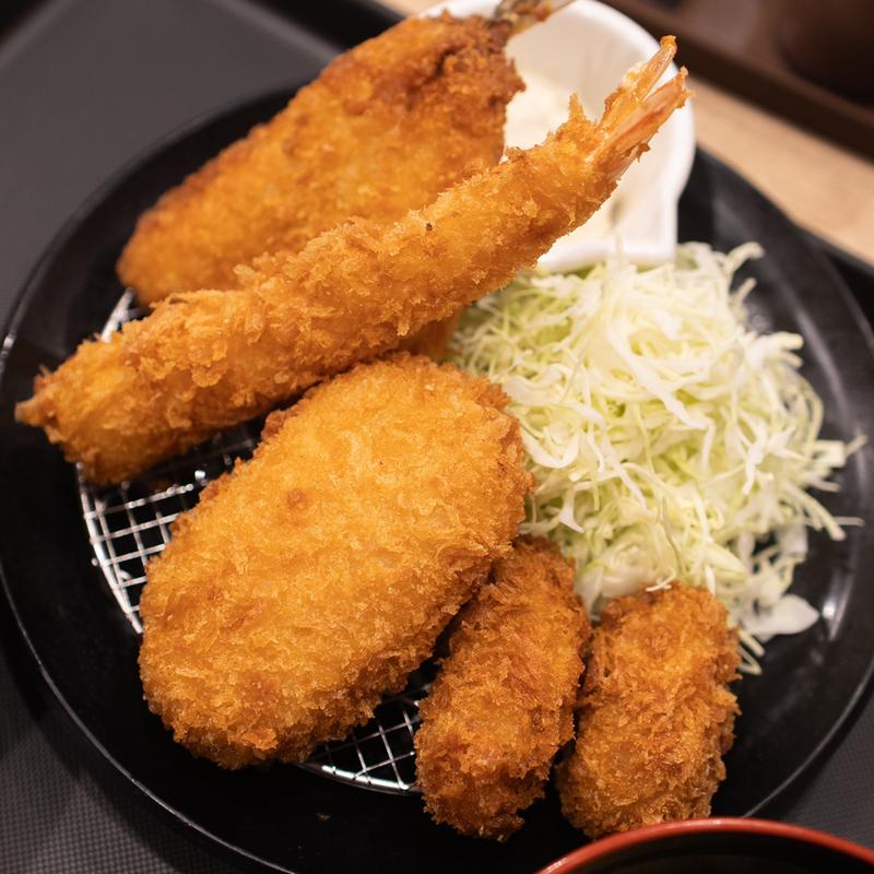 豪華海鮮盛合わせ定食(カニコロ1個・海老1尾・アジ1枚・カキ2個)(松のや 姫路野里店)