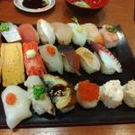 海鮮20貫盛ランチ あさり汁付き(海鮮特急レーン 寿司じじや 諸岡店)